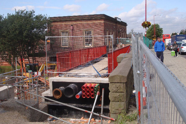 Droylsden Footbridge (Photo: Hollinwood Canal Society)