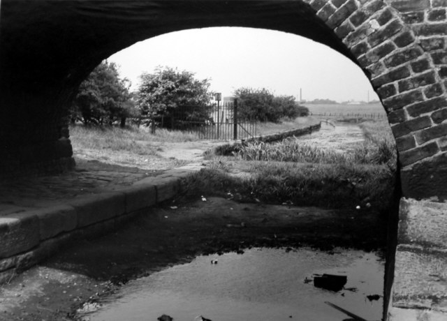 Hollinwood Branch Canal, Cutler Hill Bridge